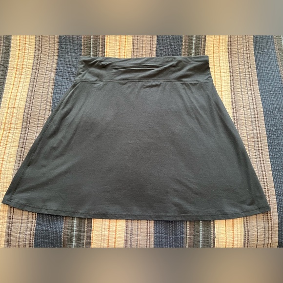 Cabela’s Black knit short skirt size 2XL - Picture 2 of 2